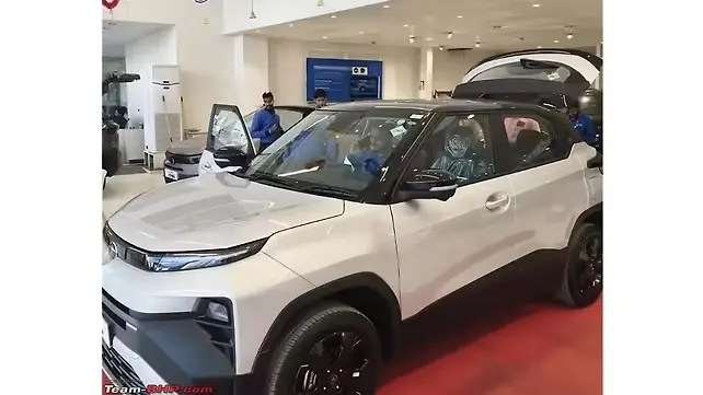 punch-facelift-exterior-left-front-three-quarter-